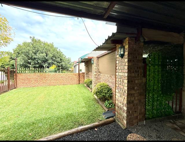 4 BEDROOM FREESTANDING FOR SALE IN COSMOSRAND